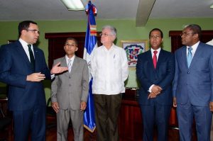 Navarro resalta interés del presidente Medina garantizar bienestar maestros