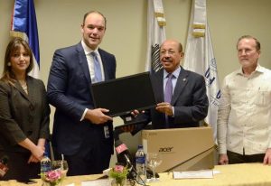 Industria y Comercio e INDOTEL firman acuerdo dará tecnología 1,500 Mipymes Industria y Comercio e INDOTEL firman acuerdo dará tecnología 1,500 Mipymes