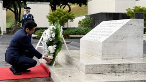 Premier japonés en Hawái para visita a Pearl Harbor