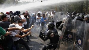 VENEZUELA: ONG denuncia policía mata 15 personas a diario VENEZUELA: ONG denuncia policía mata 15 personas a diario