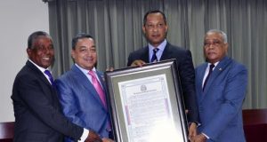 Senado reconoce a Alejandro Herrera, director general del IDAC Senado reconoce a Alejandro Herrera, director general del IDAC