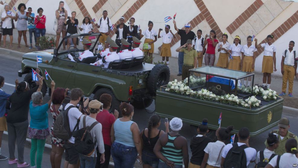 CUBA: Salvas de artillería acompañan despedida de Fidel Castro imagen