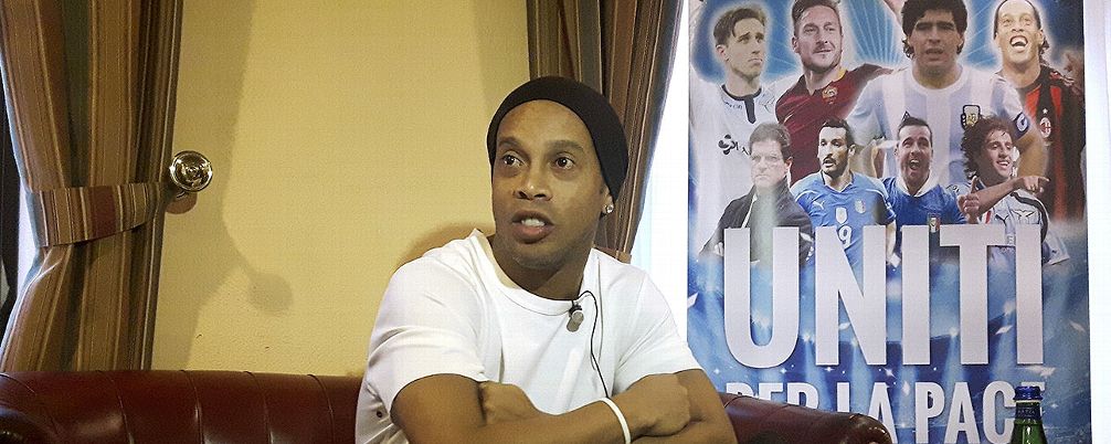 Ronaldinho considera idea de jugar para Chapecoense imagen