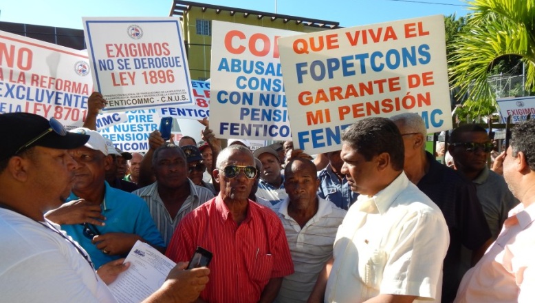 BARAHONA: Montan vigilia contra CONEP imagen