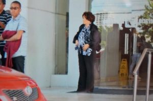 Grúa de AMET se lleva el vehículo de la defensora del pueblo, Zoila Martínez