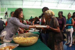 Vicepresidenta almorzará con familias pobres