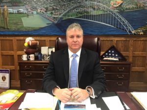 Alcalde advierte será dificil Trump imponga políticas en Congreso