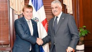 Embajador EU se despide del Canciller; hablan de mantener cooperación mutua