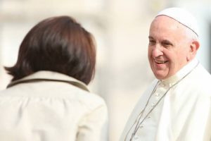 El Papa opina “mujeres son más valientes que los hombres»