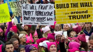 EE.UU: Miles de Mujeres marchan para decirle a Trump que no las callarán