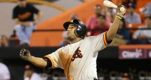 Aguilas derrotan Licey, Gigantes vencen Leones Aguilas derrotan Licey, Gigantes vencen Leones
