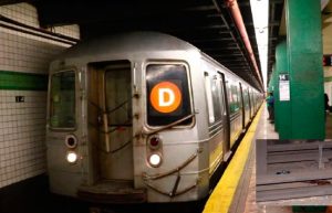 Dominicano gravemente herido por el tren D en Grand Concourse Dominicano gravemente herido por el tren D en Grand Concourse