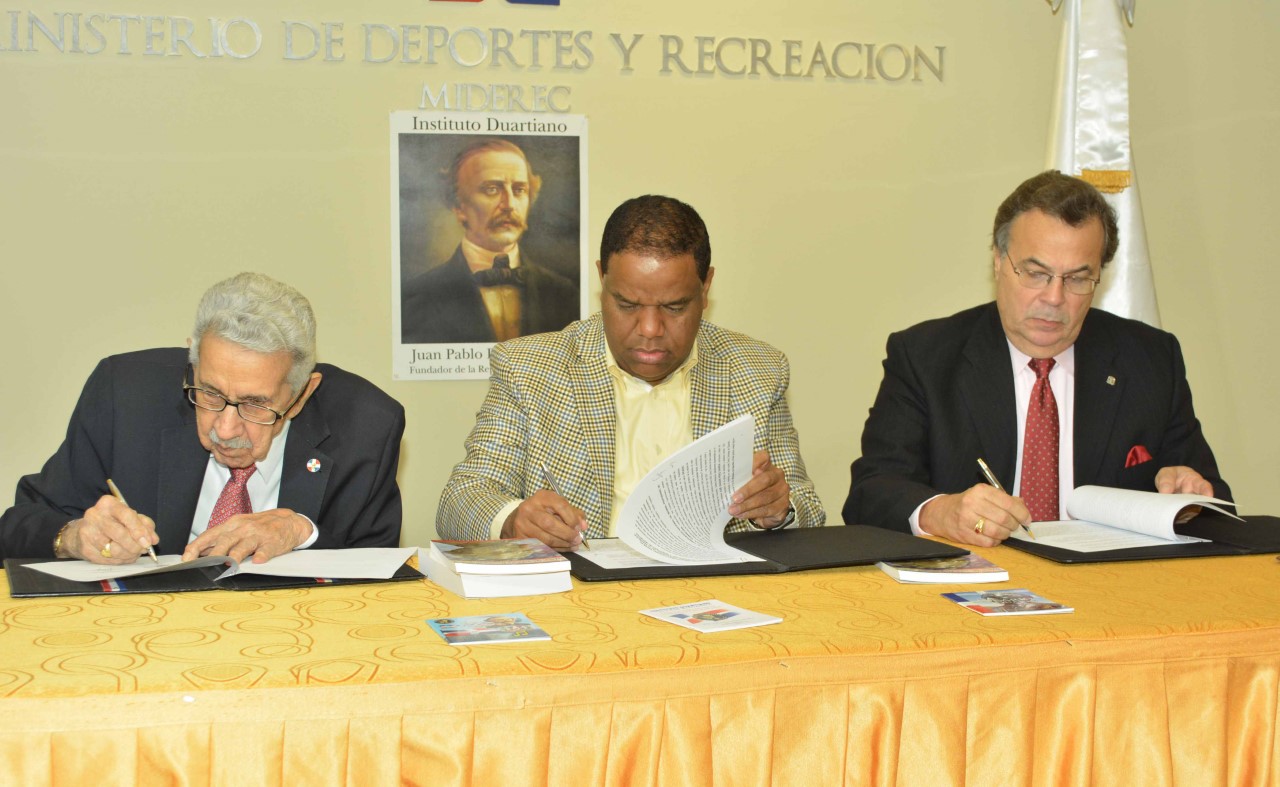 Miderec y Beisbol firman acuerdo Instituto Duartiano imagen