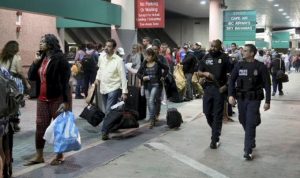 Reabre el aeropuerto de Florida tras tiroteo que dejó cinco muertos