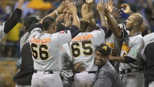 Aguilas Cibaeñas derrotan a los Tigres del Licey y prolongan la serie final Aguilas Cibaeñas derrotan a los Tigres del Licey y prolongan la serie final