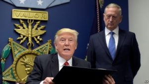 EEUU: Trump firma orden para reconstruir Fuerzas Armadas EEUU: Trump firma orden para reconstruir Fuerzas Armadas