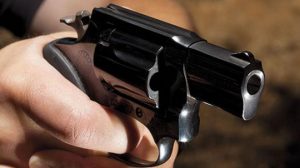 AZUA: Abogada mata mujer de un balazo