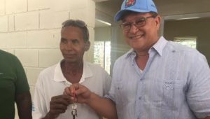 SDO: Gobierno entrega casas reparadas