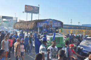 Cientos fanáticos participa en desfile Tigres del Licey Cientos fanáticos participa en desfile Tigres del Licey