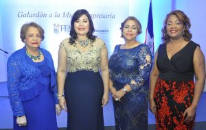 Mujeres empresarias reconoce a damas meritorias