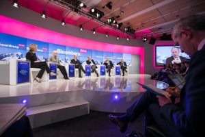 Líderes mundiales examinan nuevas formas para conectar próximos mil millones