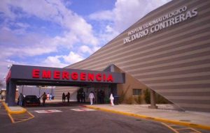 Hombre irrumpe en hospital  mata una mujer y hiere a otra