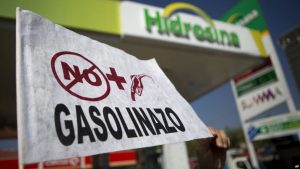 MEXICO: Protestan por incremento combustibles