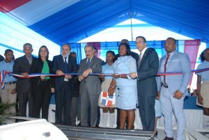 SAN LUIS: Presidente inaugura moderna escuela primaria