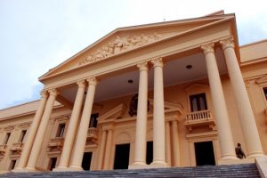 Presidente se reúne con altos mandos; Director de la Policía no estuvo