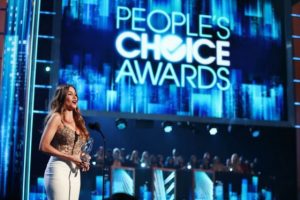 Sofía Vergara y J-Lo ganan premios en People’s Choice Awards
