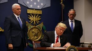 Trump ordena escrutinio extremo de refugiados en los Estados Unidos
