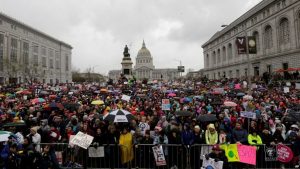 Trump responde en Twitter a las marchas en su contra