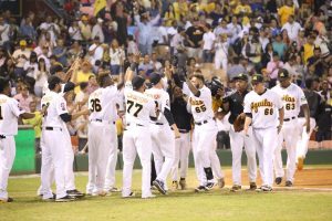 Aguilas derrotan Licey y mantienen vivas las esperanzas en el beisbol de RD Aguilas derrotan Licey y mantienen vivas las esperanzas en el beisbol de RD