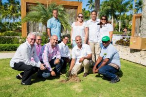 Promueven siembra flor nacional la Rosa de Bayahibe