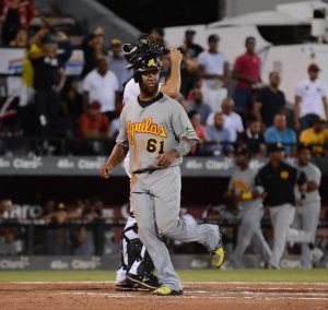 Aguilas ganan octavo juego, Licey vence Leones Aguilas ganan octavo juego, Licey vence Leones