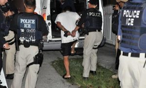 Gobierno EU confirma arresto de 680 inmigrantes en redadas semana pasada Gobierno EU confirma arresto de 680 inmigrantes en redadas semana pasada