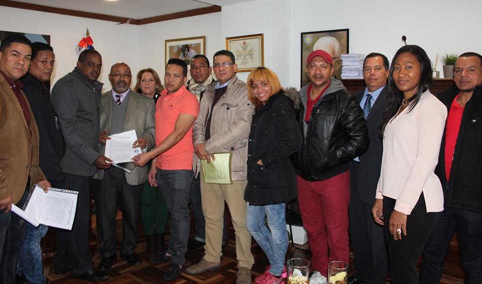 MADRID: Cónsul RD recibe comisión PRM indaga sobre nuevas tarifas imagen