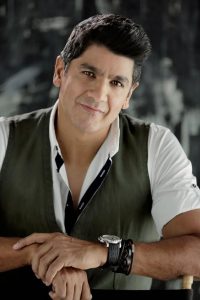 Eddy Herrera firma acuerdo con Codiscos