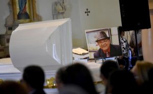 MOCA: Sepultan restos locutor Orlando de Jesús Jerez