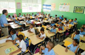 Ministro reitera compromiso con Revolución Educativa