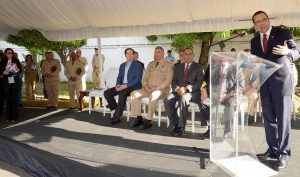 Ministro Navarro cree políticos de la RD deben someterse a una revisión