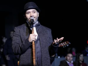 Pavel Núñez canta a los enamorados