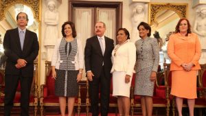 Danilo Medina impone Medalla al Mérito a 13 mujeres por su dedicación al país