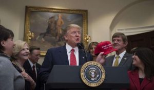 EE.UU.: Juez da primer revés al nuevo veto migratorio de Donald Trump