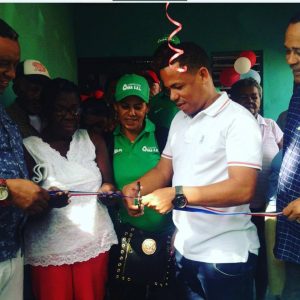 SC: Empresario entrega vivienda remodelada