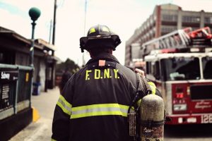Bomberos apagan fuego en edificio del Bronx y descubren plantas de marihuana