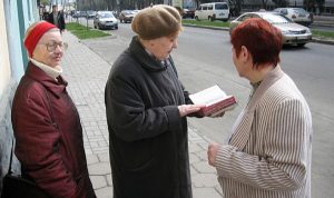 Testigos de Jehová en campaña mundial para evitar prohíban su obra en Rusia