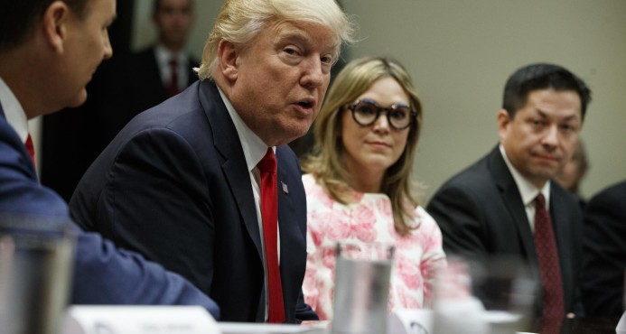 El presidente Donald Trump apeló el fallo de un juez a su veto migratorio imagen