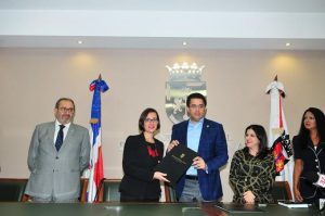 Alcalde DN anuncia aumento salarial hasta 20% para recogedores de basura Alcalde DN anuncia aumento salarial hasta 20% para recogedores de basura