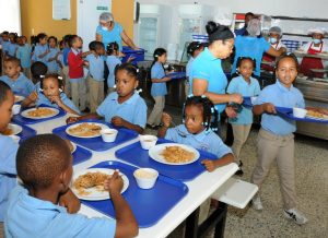 El Gobierno dice regularizará pagos a suplidores almuerzo escolar en un mes